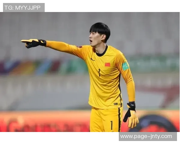 颜骏凌与偶像范德萨合影感慨万分：追梦路上的每一步都值得珍惜