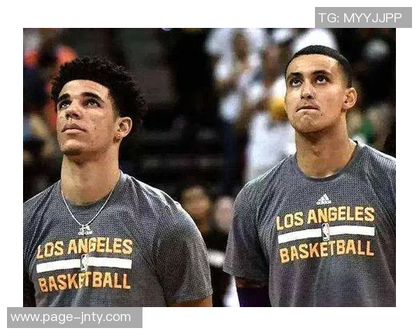 兰德尔娇妻现身主场为老公助威身材保持完美紫色大衣引人注目