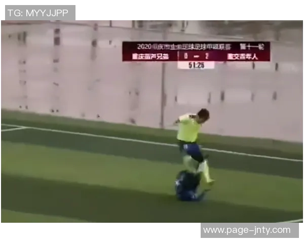 阿德利因踩踏染黄后头撞加布投诉肘击引发争议恶人先告状现象再现