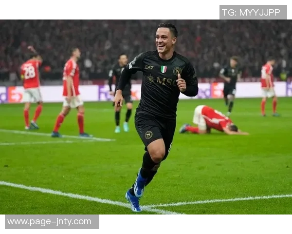 罗马总监莫雷托在米兰与拉斯帕多里经纪人洽谈转会事宜 罗马总监莫雷托在米兰与拉斯帕多里经纪人洽谈转会事宜