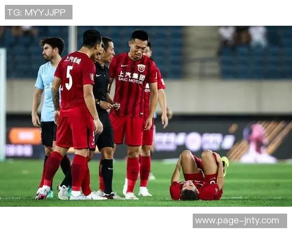 评论员分析裁判名单争议背后内幕与裁判退钱谈话情况