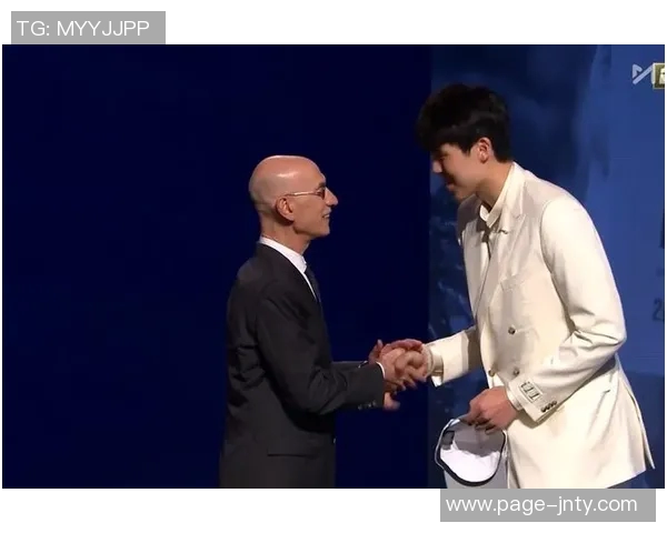 小杨将演唱会前夕媒体人揭秘开拓者休息日与新秀整蛊活动